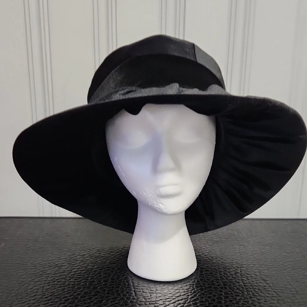 NEW! Elegant Black Velvet Hat - Picture 4 of 10